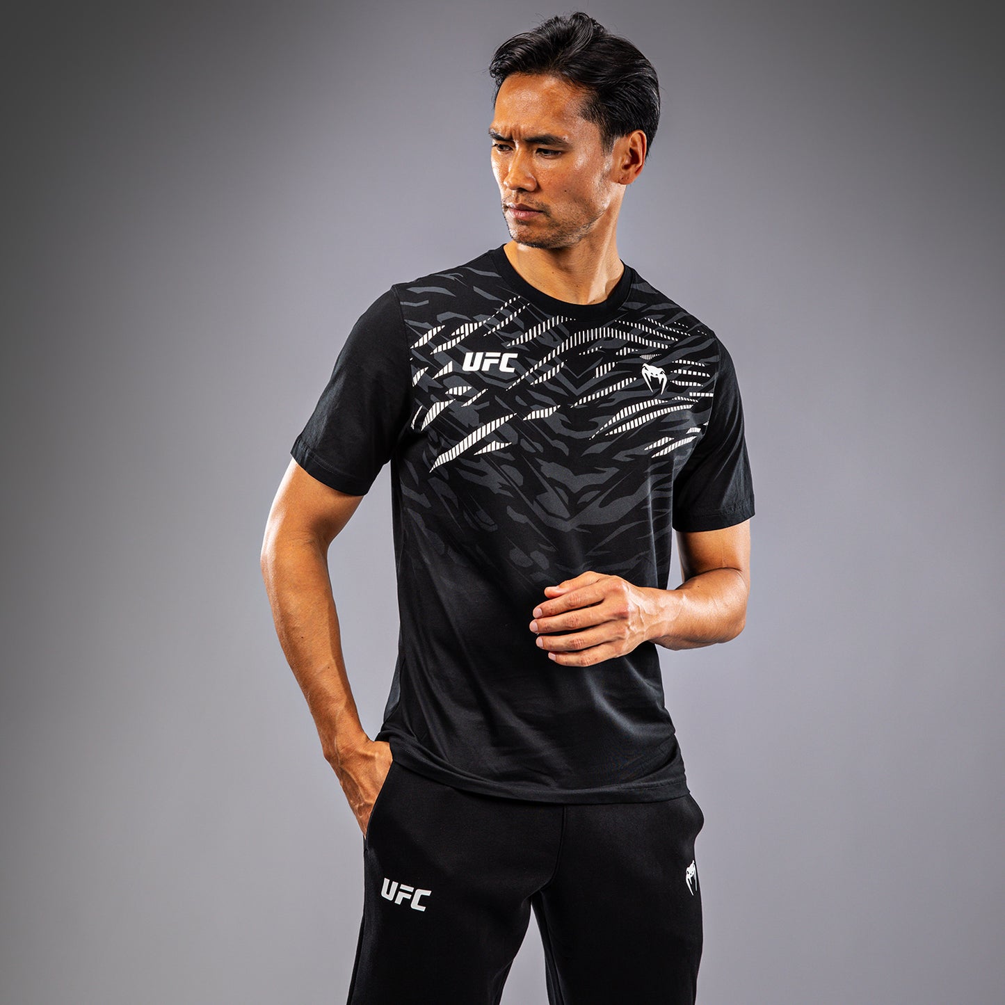 UFC Fusion by Venum Men’s Replica Short Sleeve T-Shirt - Black