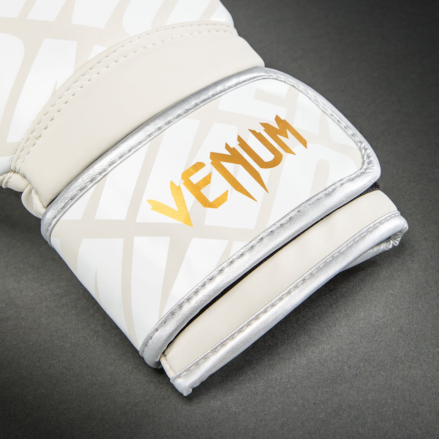 Venum Contender 1.5XT Boxing Gloves - Light Beige/White Cream