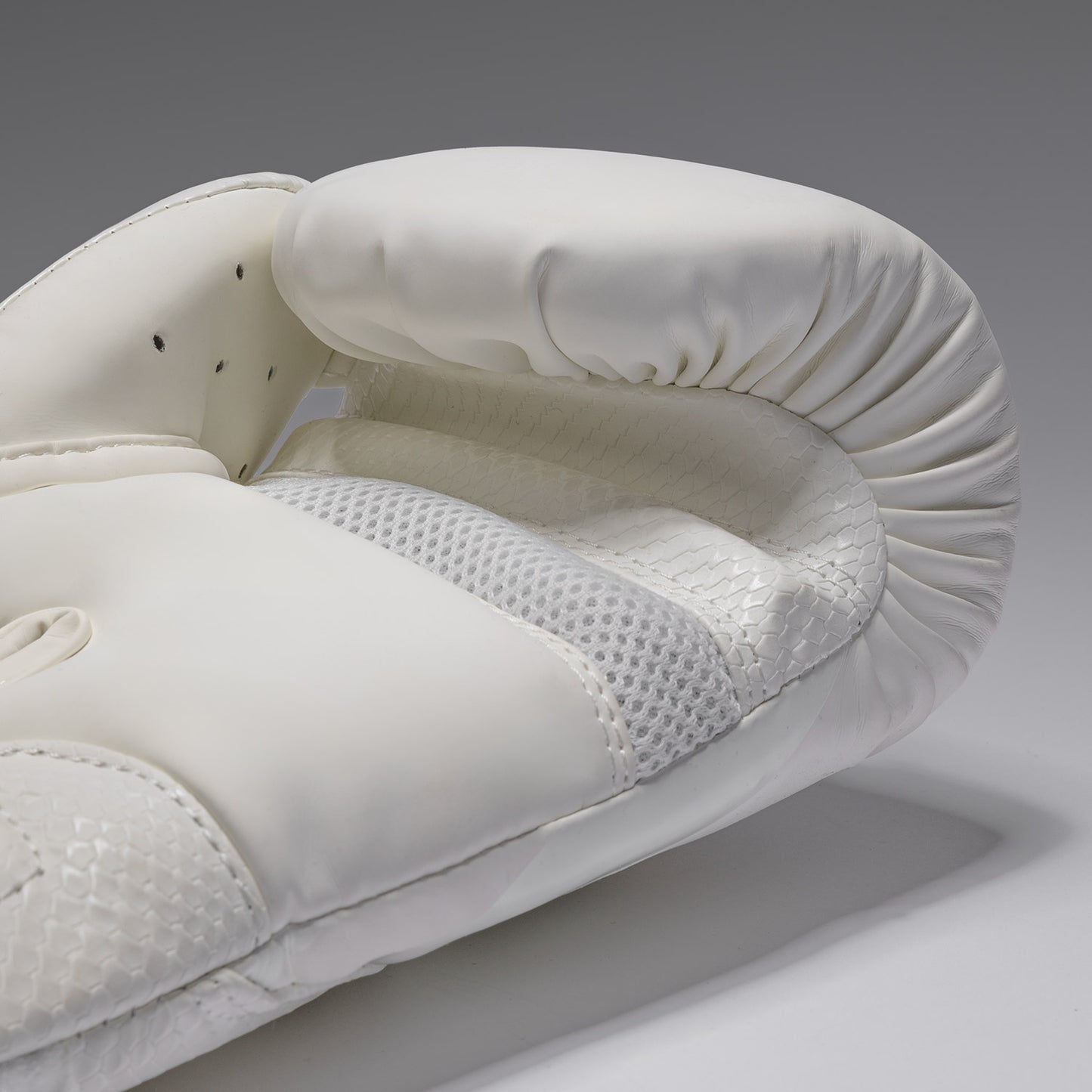 Venum Challengers 4.0 Scales Boxing Gloves - Ivory