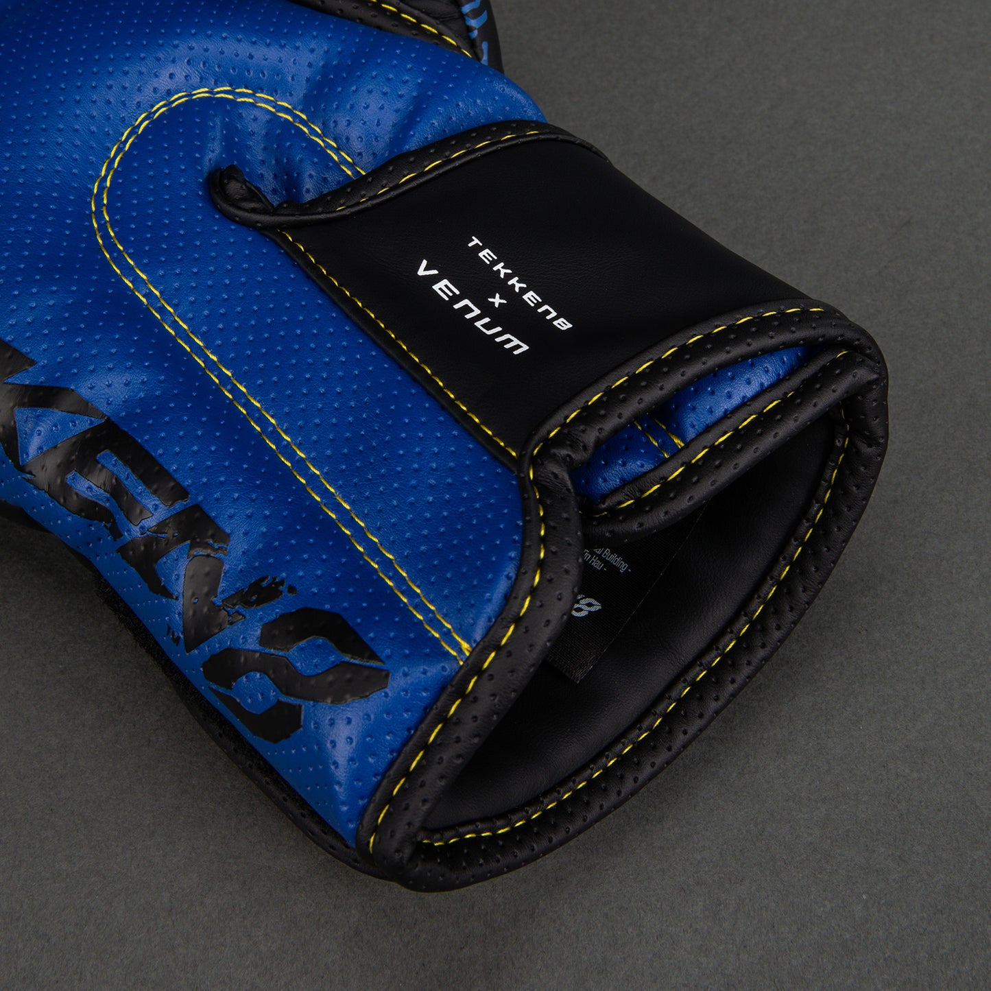 Venum x TEKKEN 8 Boxing Gloves - King - Black/Yellow