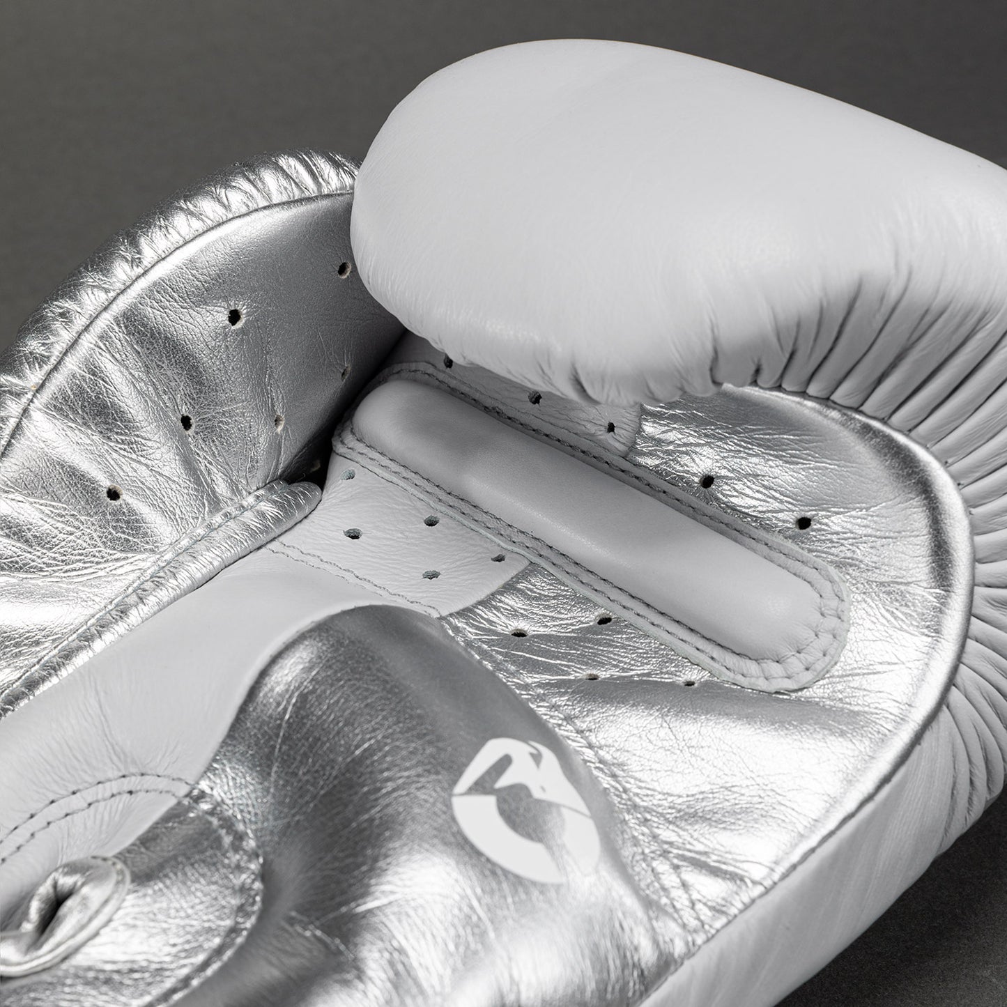 Venum Giant 3.0 Boxing Gloves - Grey/Silver
