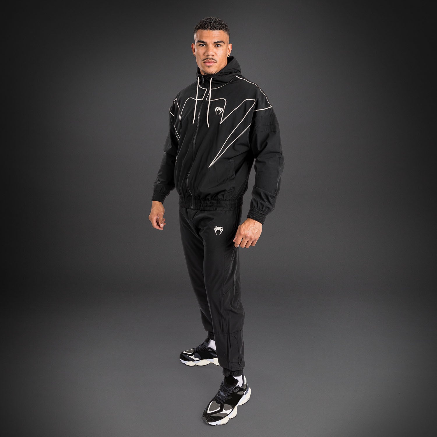 Venum べヌム　ロマチェンコ　セットアップ　トーレニングウエア Venum Attack 90 Tracksuit Jacket - Black/White - Venum Asia