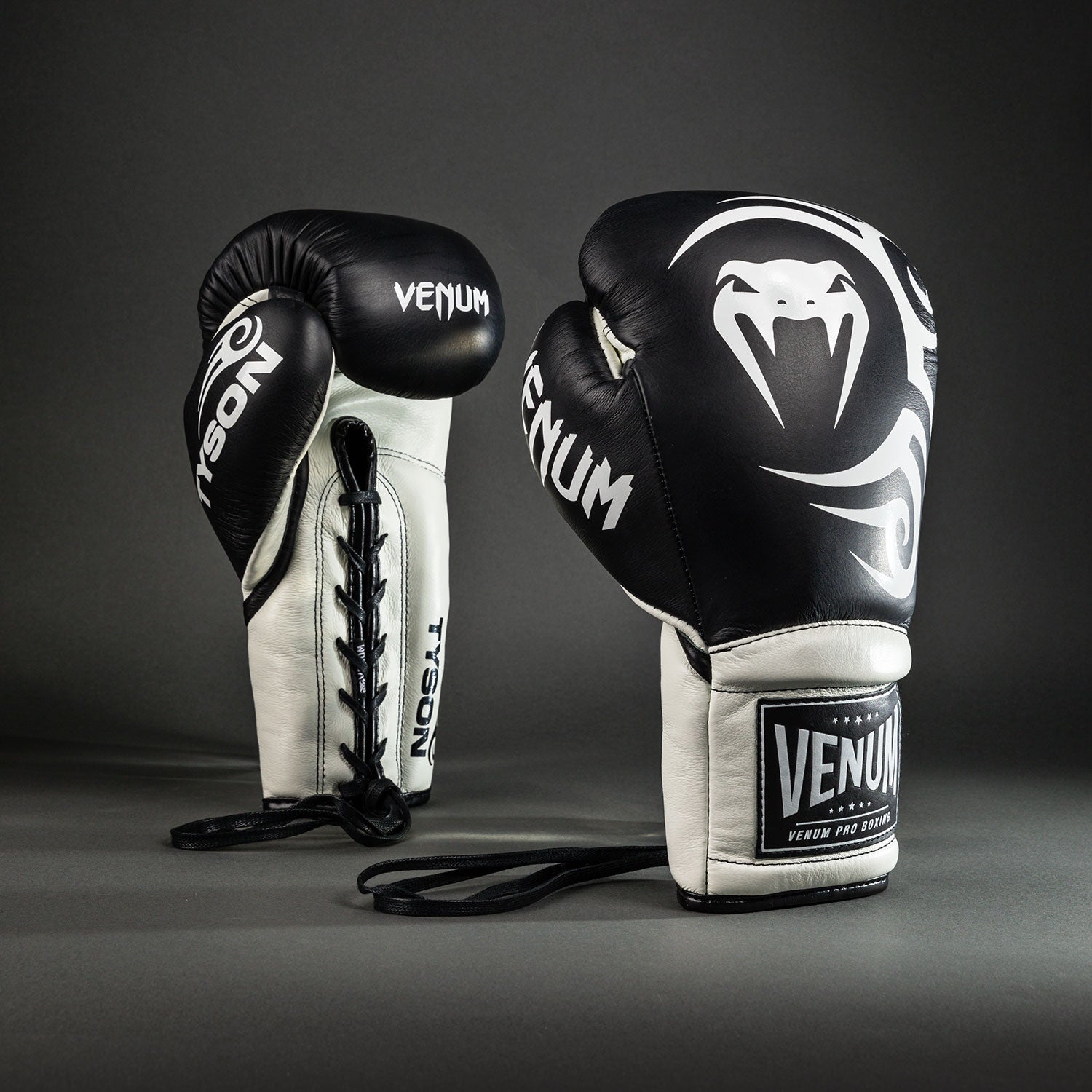 Venum Giant 2.0 Mike TysonPro ボクシンググローブ Venum Giant 2.0 Mike Tyson Pro Boxing Gloves with Laces - Deep