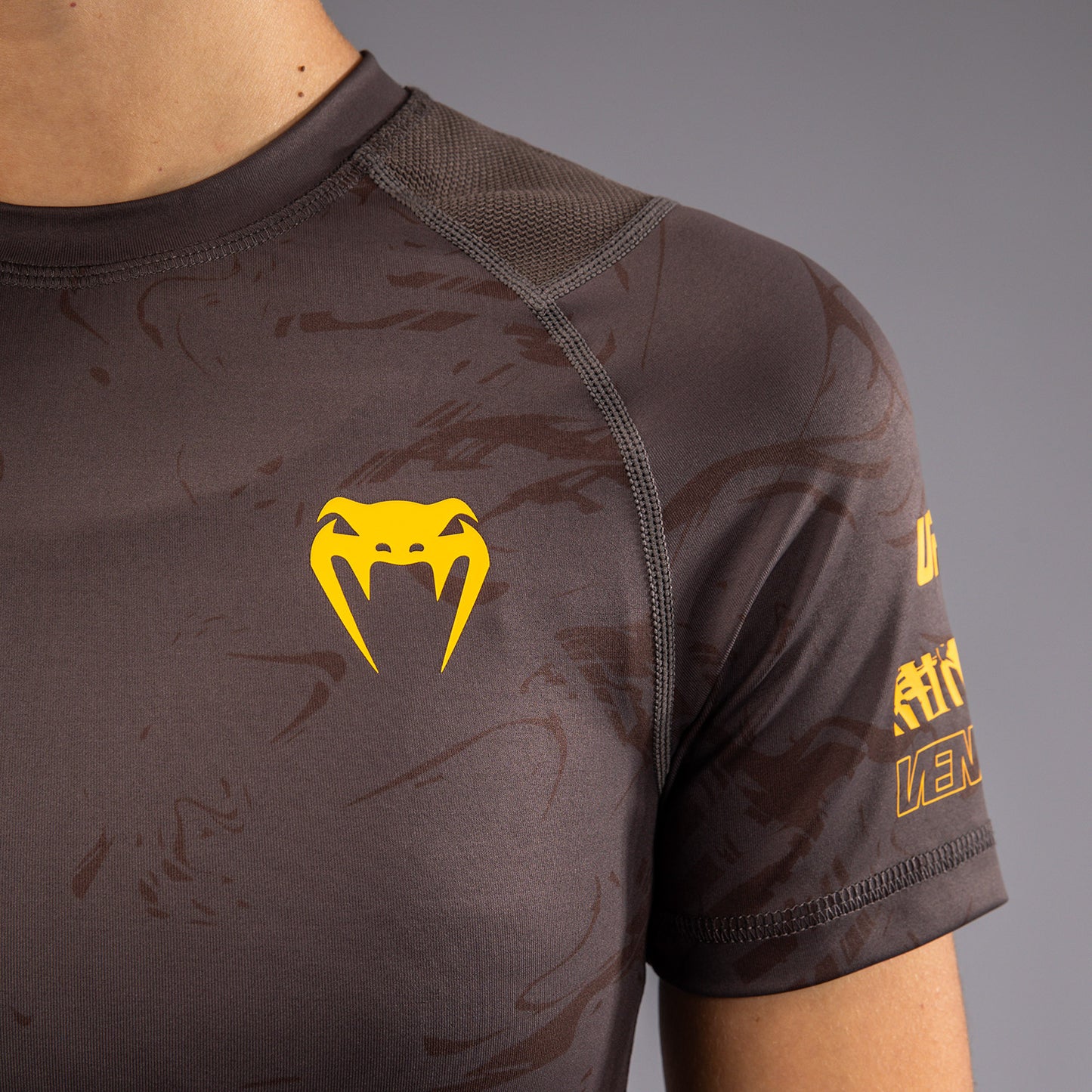 UFC Fusion by Venum Fight Week Women’s Performance Short Sleeve Rashguard - Solid Earthen Brown