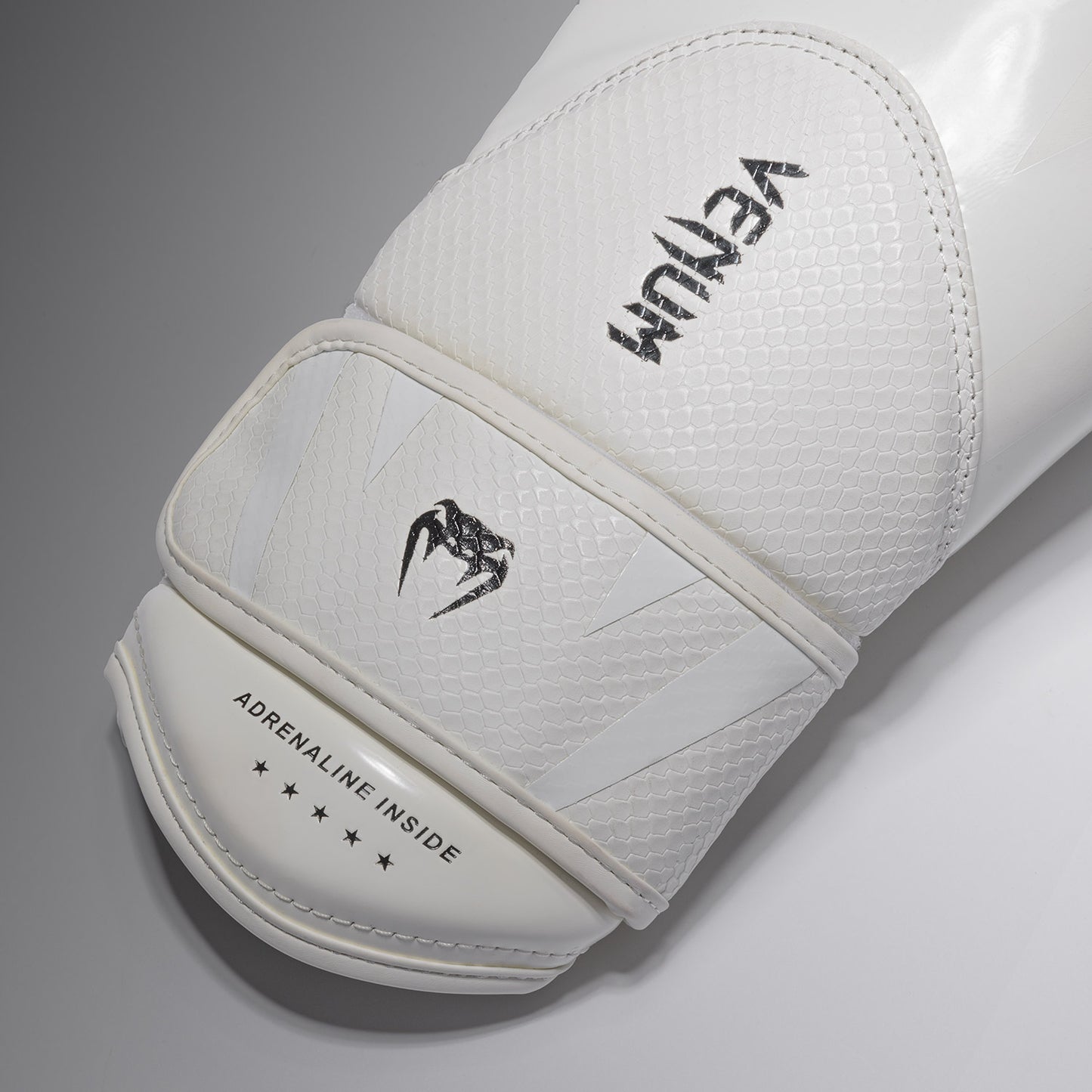 Venum Challengers 4.0 Scales Boxing Gloves - Ivory