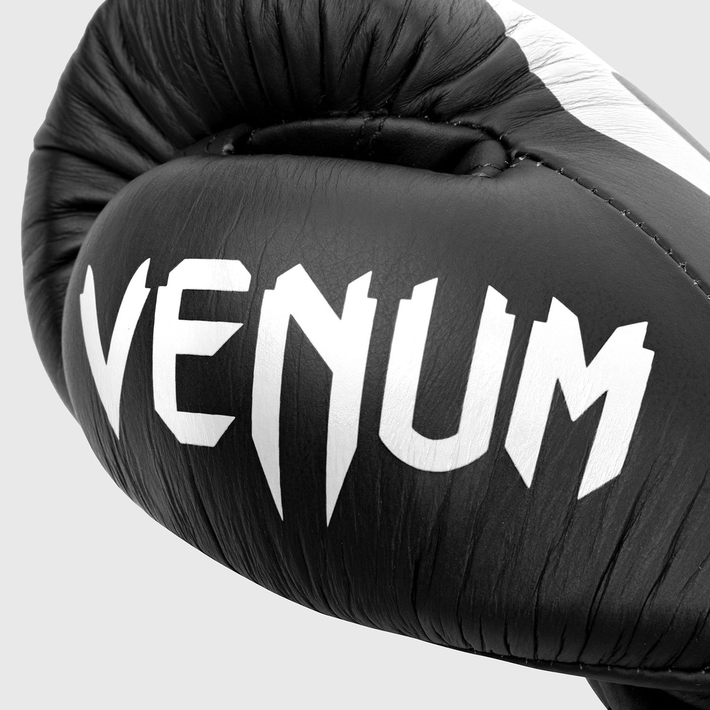 Venum Giant 2.0 Pro Boxing Gloves - With Laces