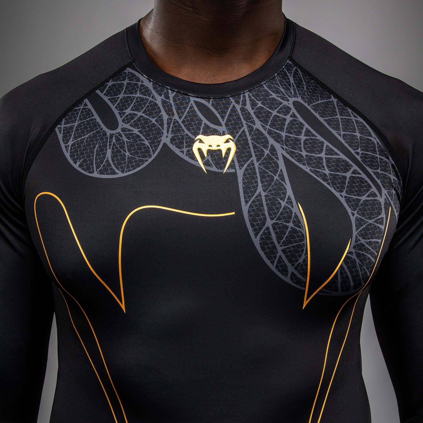 Venum Serpenti Long Sleeve Rashguard - Black/Silver/Gold