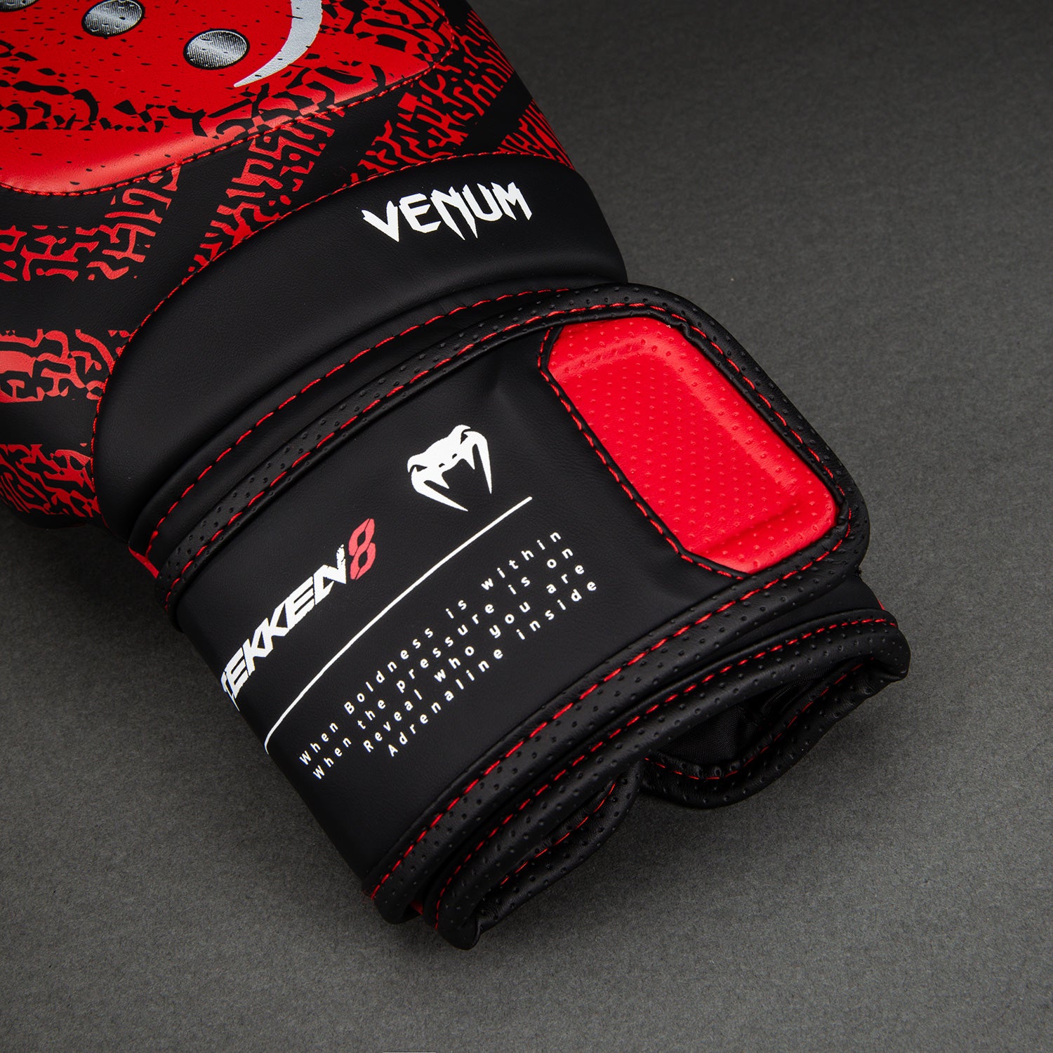 ゲンコツラッパ Venum x TEKKEN 8 Boxing Gloves - Kazuya - Red/Black - Venum Asia