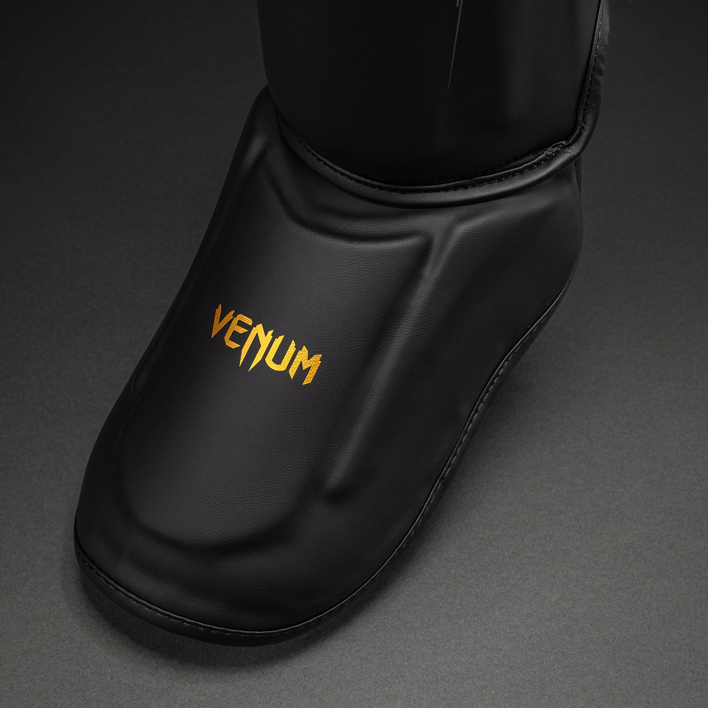 Venum Streamline Shin Guards - Black/Gold