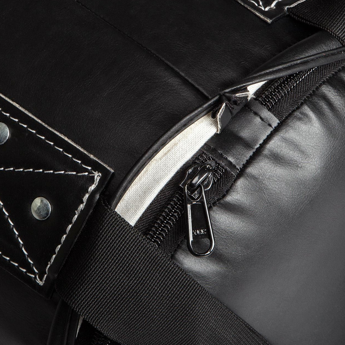 Venum Challenger Heavy bag + Ceiling Hook - Black/White - Filled - 150cm