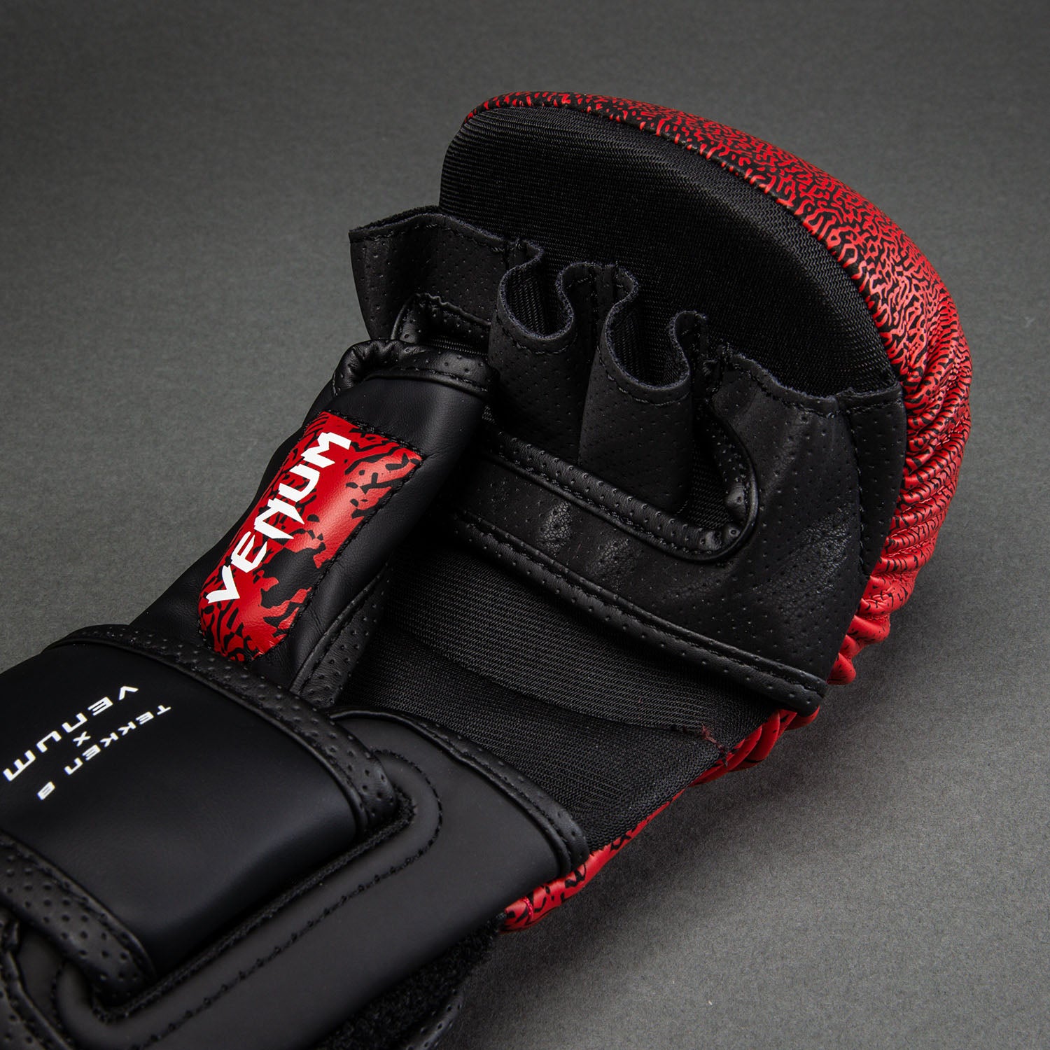Venum x TEKKEN 8 Sparring Gloves - Kazuya - Red/Black - Venum Asia