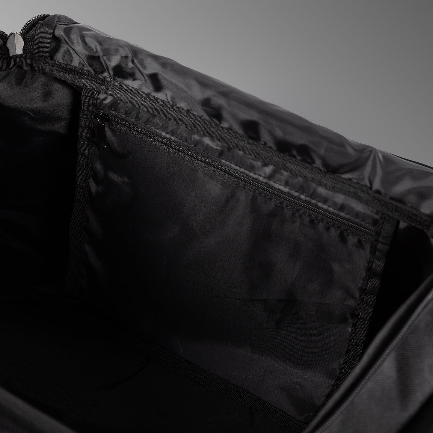 Venum Essential Sports Bag (26L) - Black