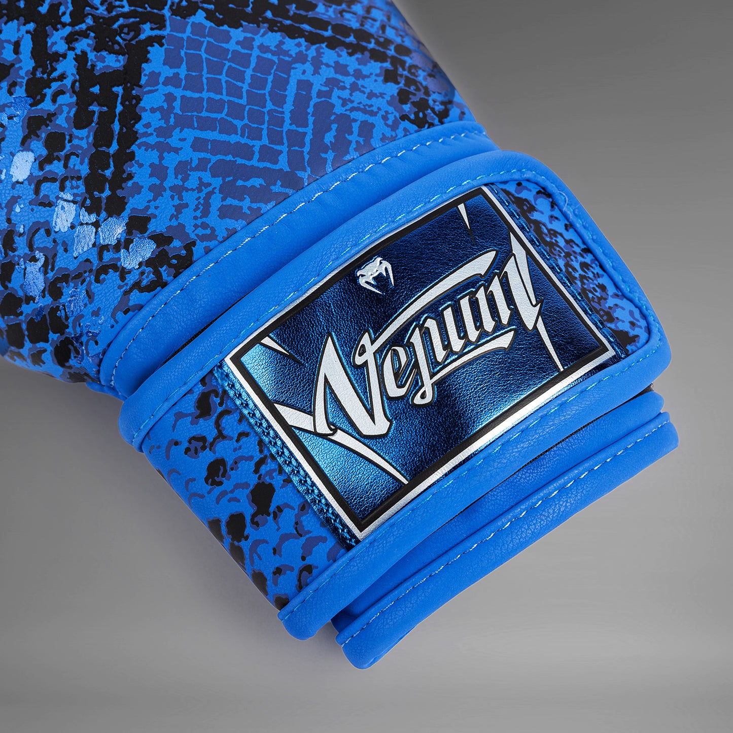 VENUM Amazonia Boxing Gloves - Ultramarine Blue