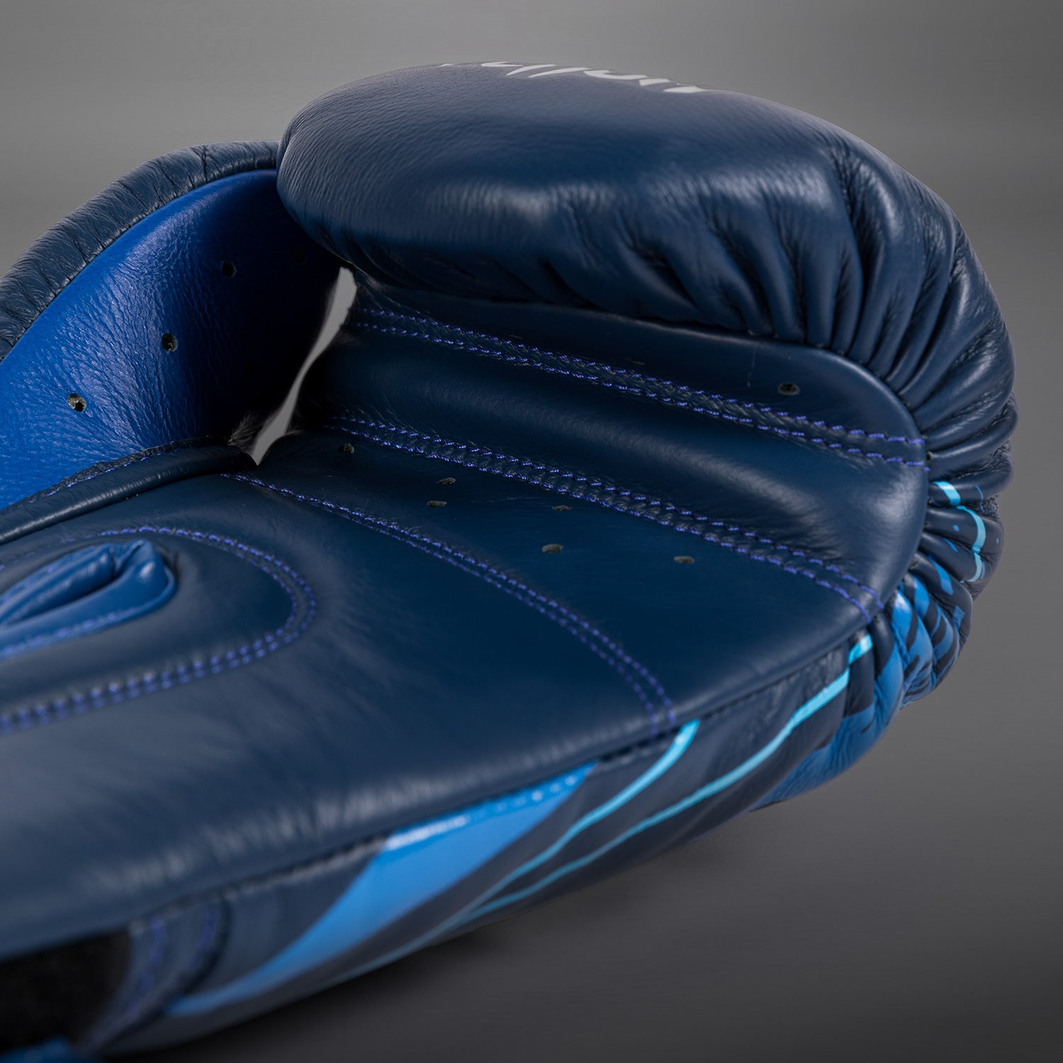 Venum x Top Rank Original ハンマー ボクシンググローブ Venum x Top Rank Original Hammer Boxing Gloves - Navy Blue - Venum