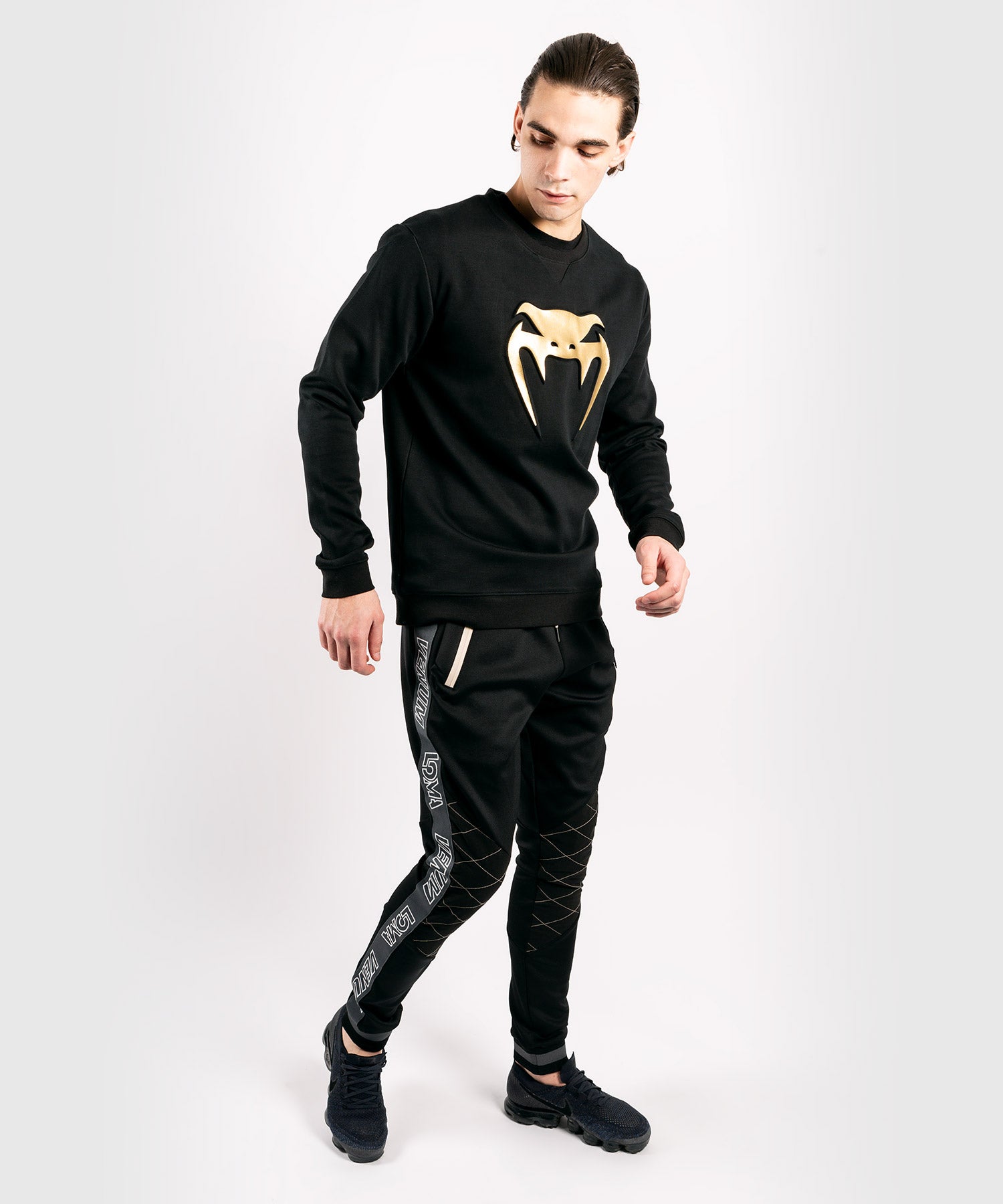 【ラッピング無料】 Venum Asia Venum - Black/Gold - Crewneck Classic Mサイズ