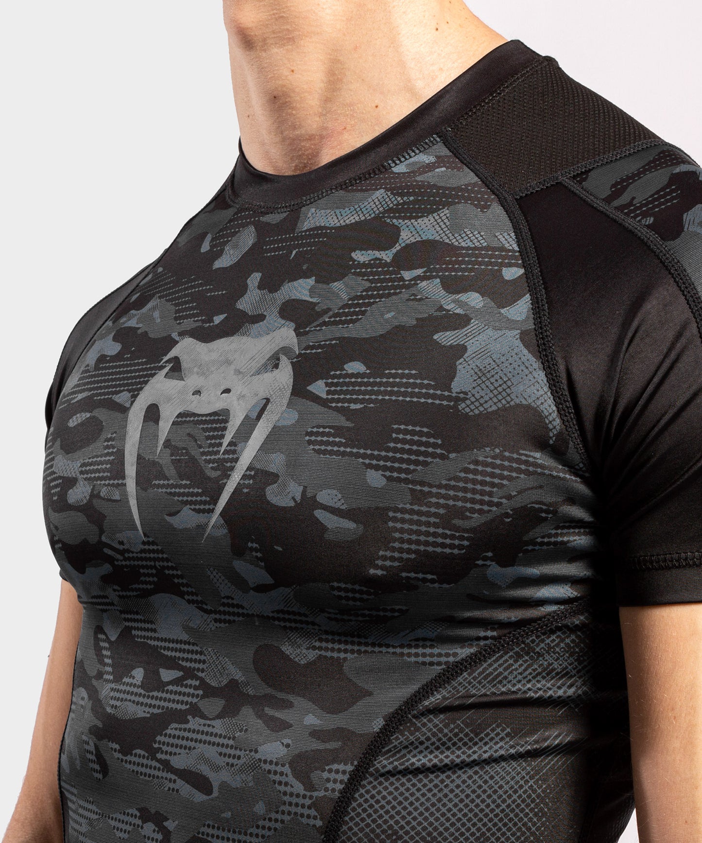 Venum Defender Short Sleeve Rashguard - Dark camo