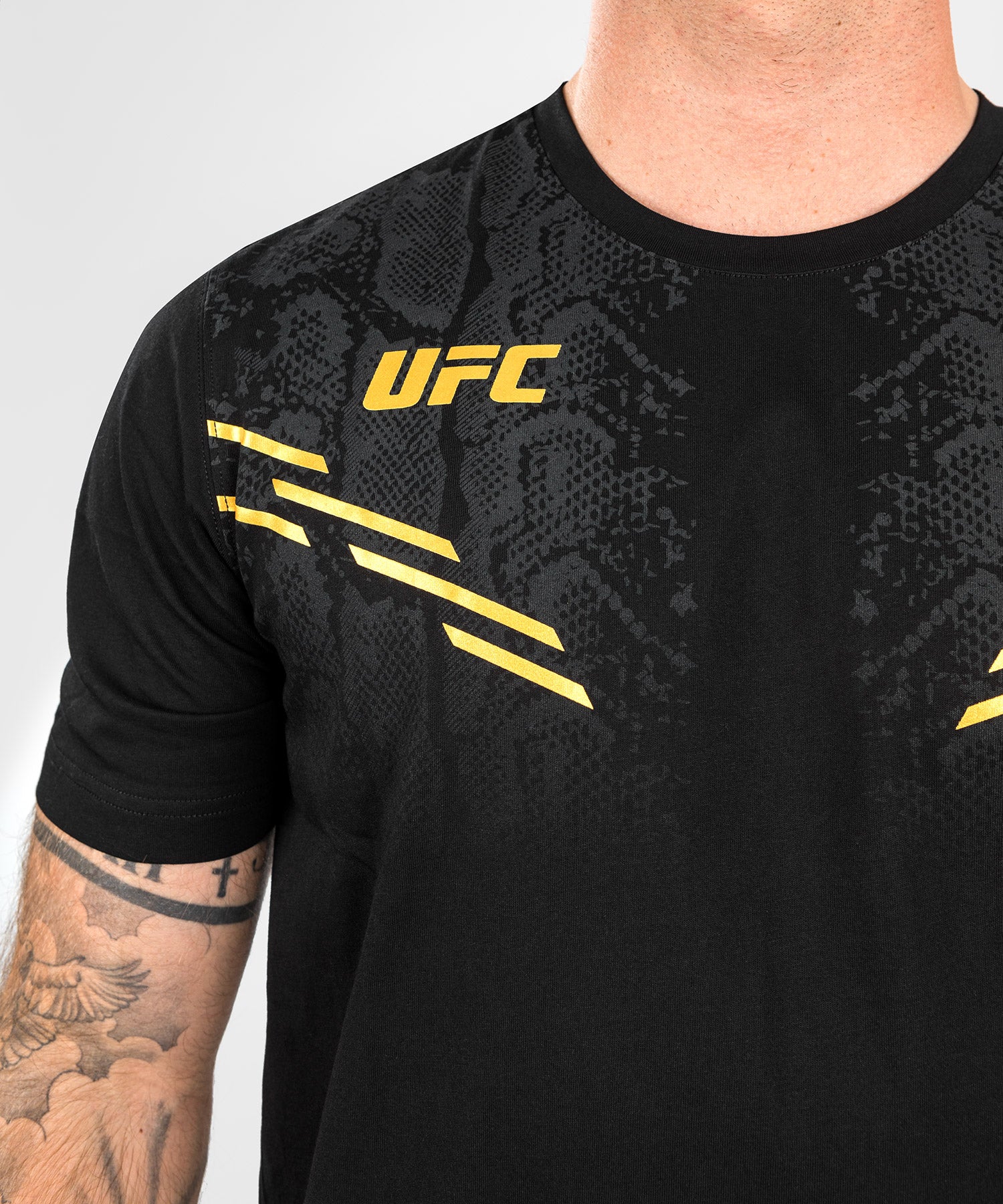 UFC Adrenaline by Venum Replica Men's Short-sleeve T-shirt - Champion -  Venum Asia