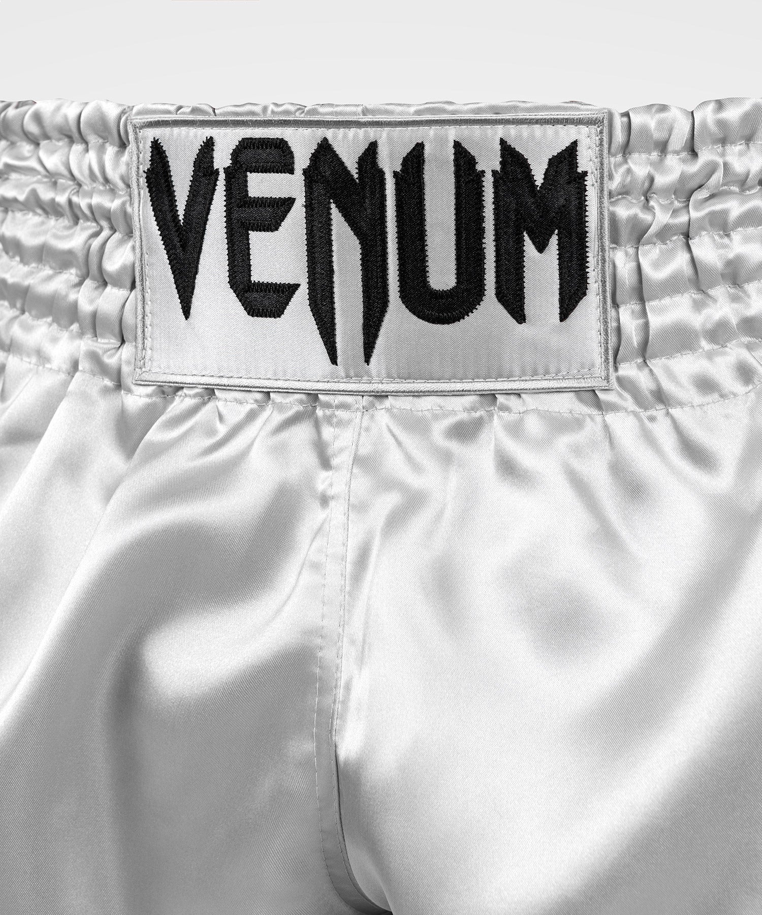 Short Venum Classic Muay Thai or / noir > Livraison Gratuite