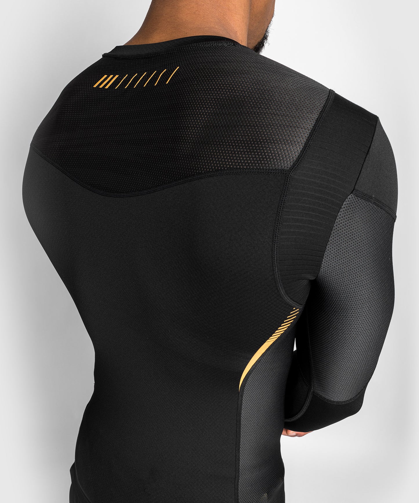 Venum Tempest 2.0 Rashguard Long Sleeves – Black/Gold