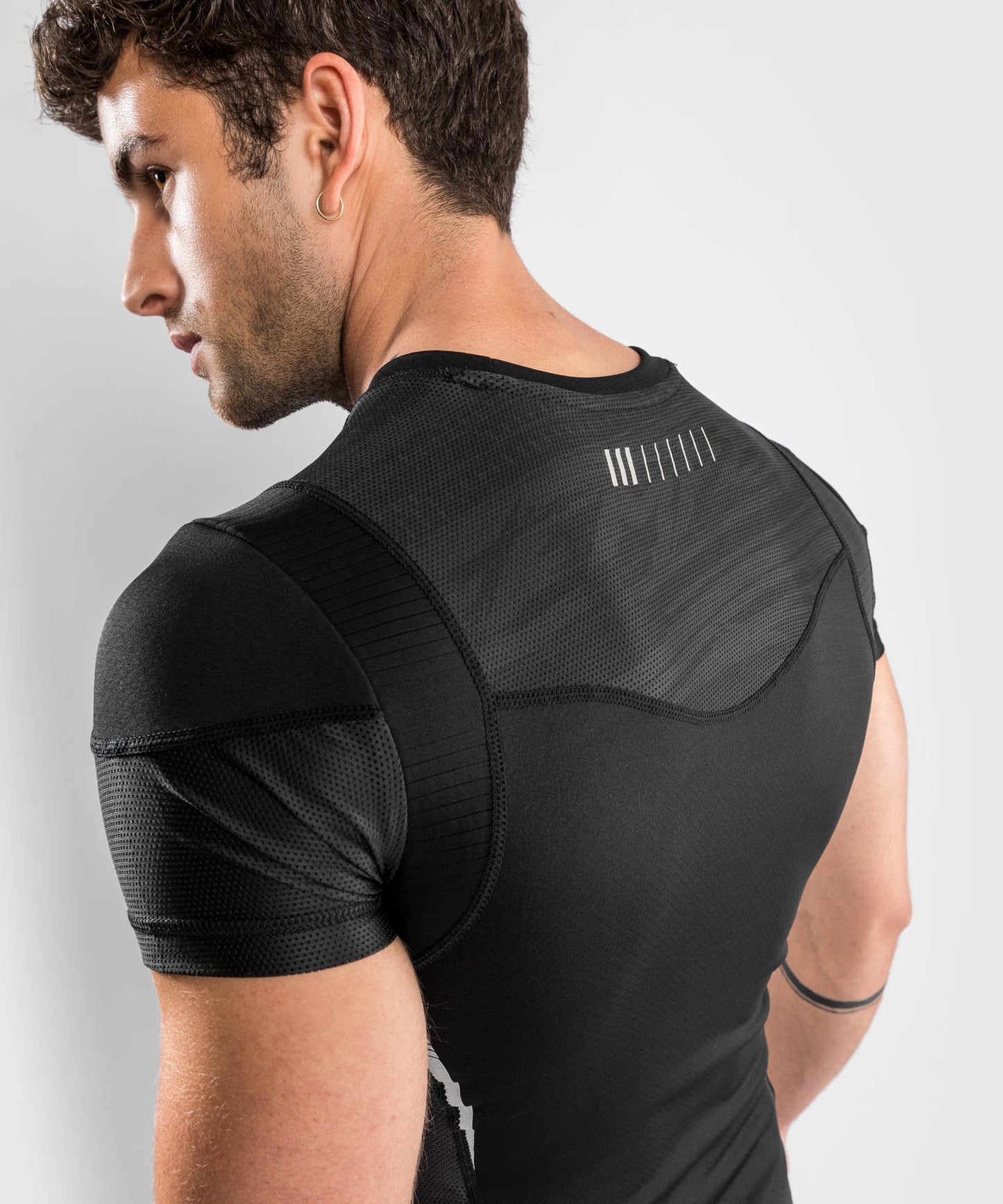 Venum tempest 2.0 Rashguard Short Sleeves – Black/Grey
