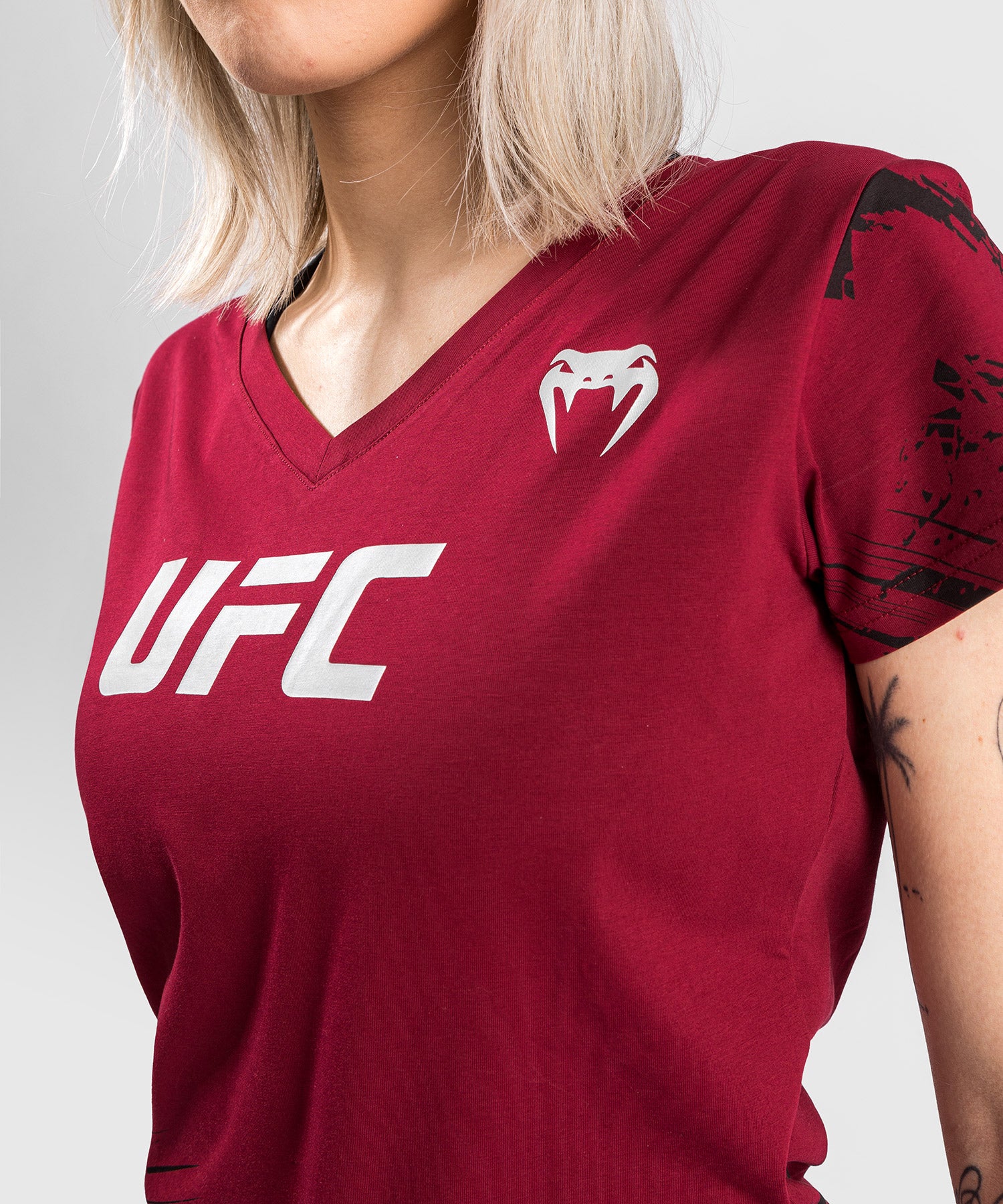 Venum UFC Authentic Fight Week 2.0 T-Shirt For Women Rojo
