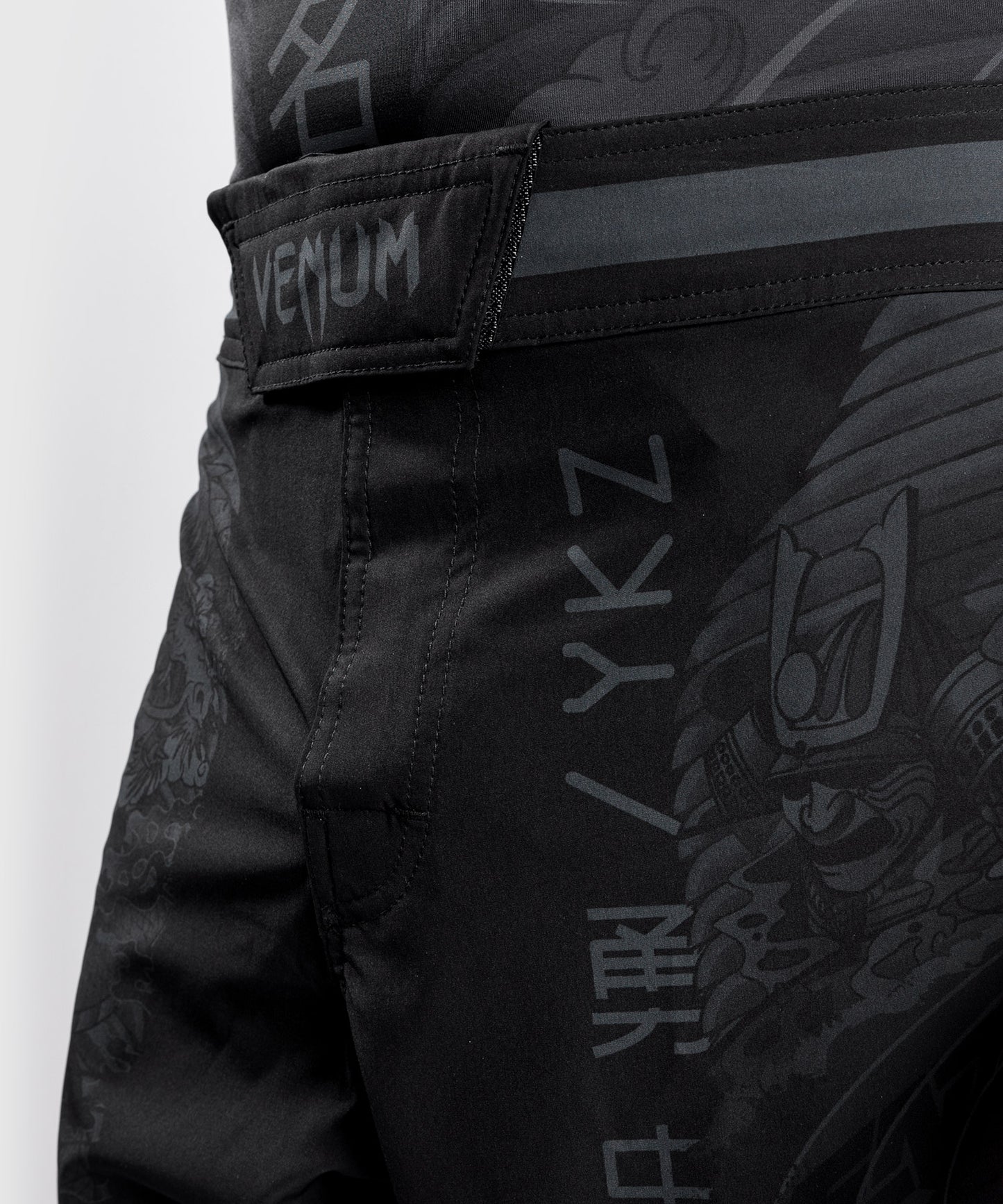 Venum YKZ21 Fightshorts – Black/Black