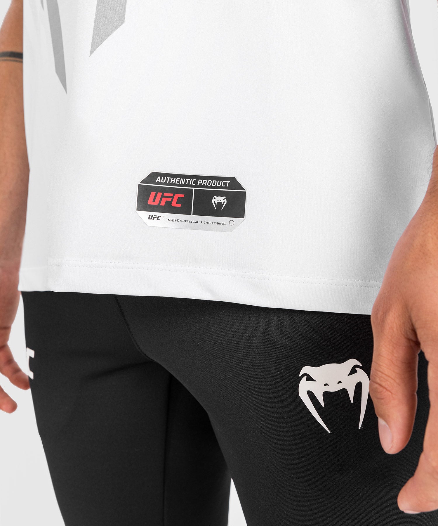 Ufc Venum Authentic Fight Night 2.0 Kit By Venum Men'S Walkout Jersey White  Large: Buy Online at Best Price in UAE 