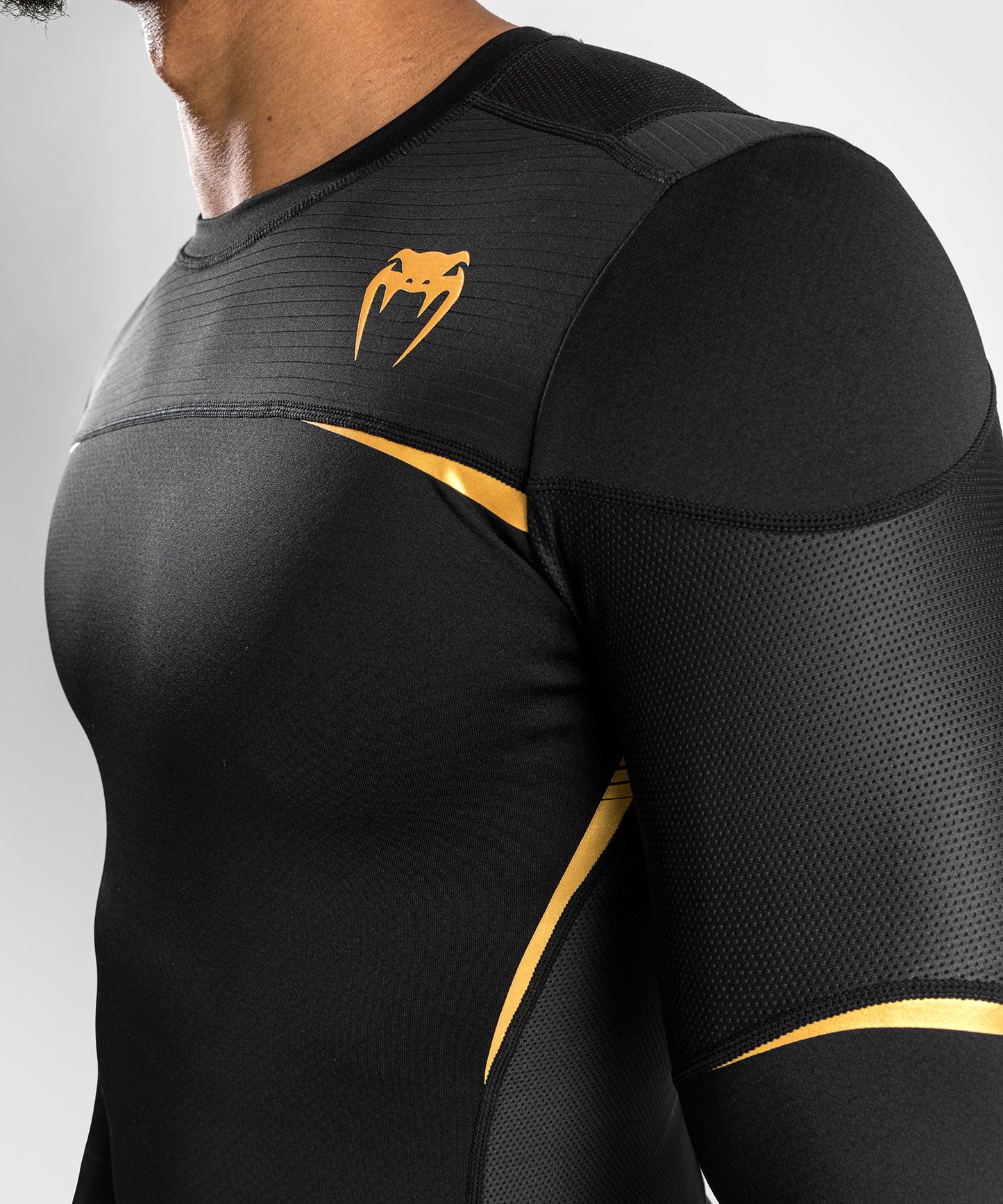 Venum Tempest 2.0 Rashguard Long Sleeves – Black/Gold