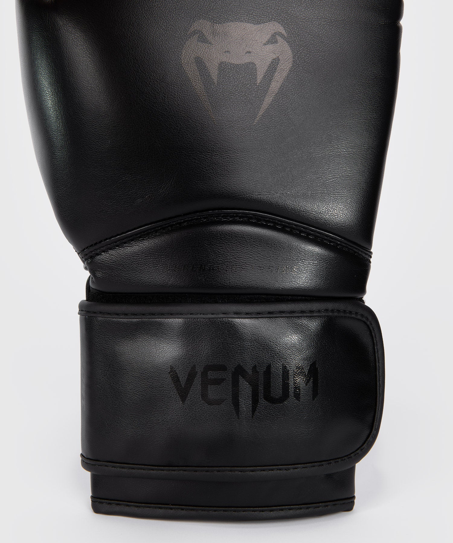 Venum contender top boxing gloves