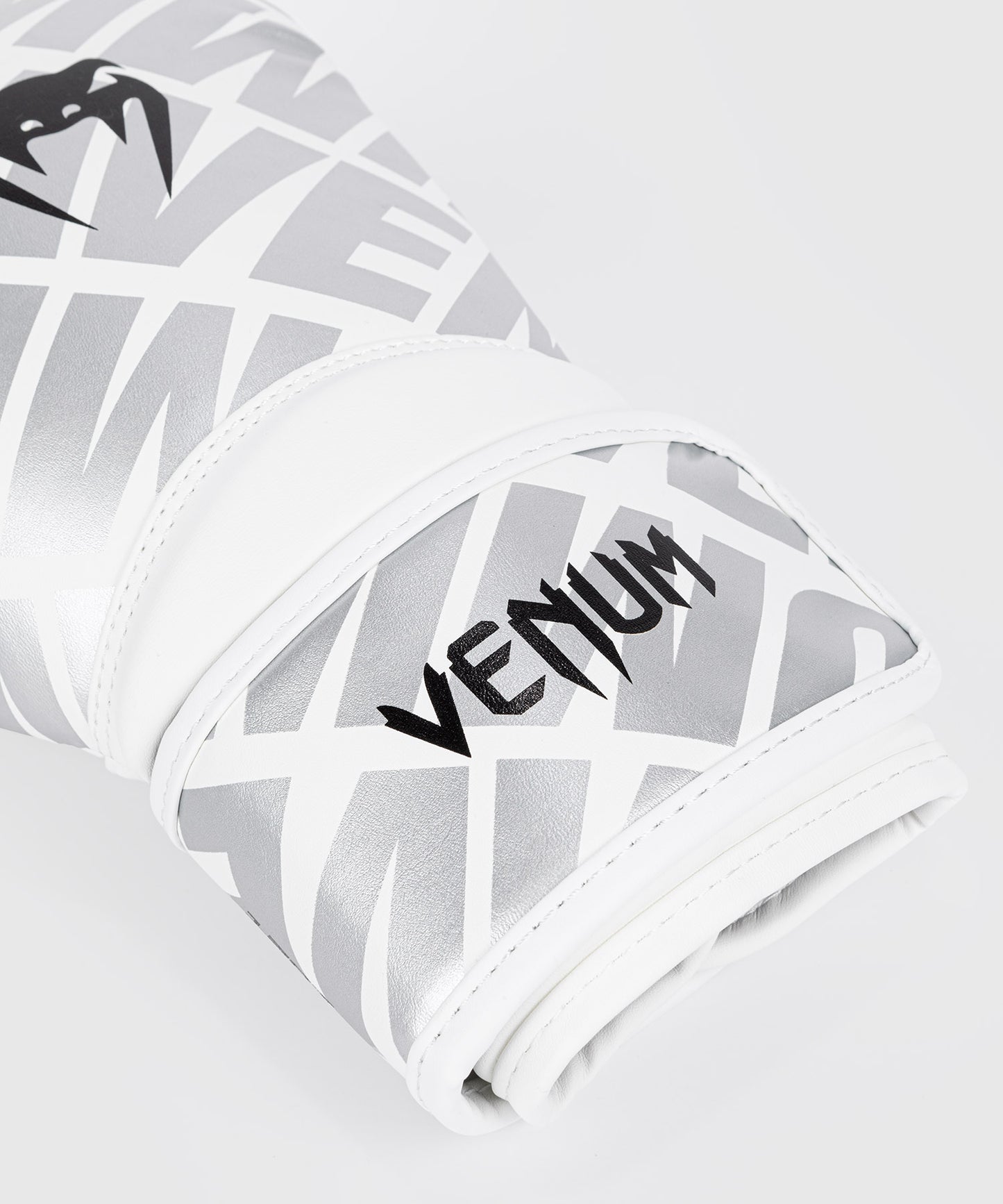Venum Contender 1.5 XT Boxing Gloves White/Silver