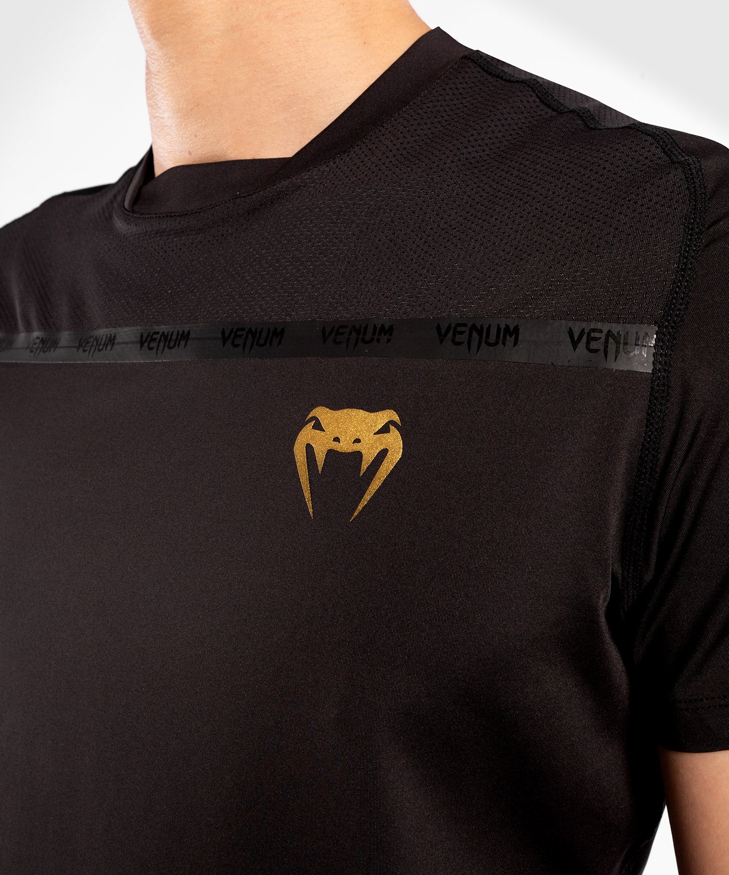 Venum Serpenti Dry Tech T-Shirt - Black/Silver/Gold > Shipping And